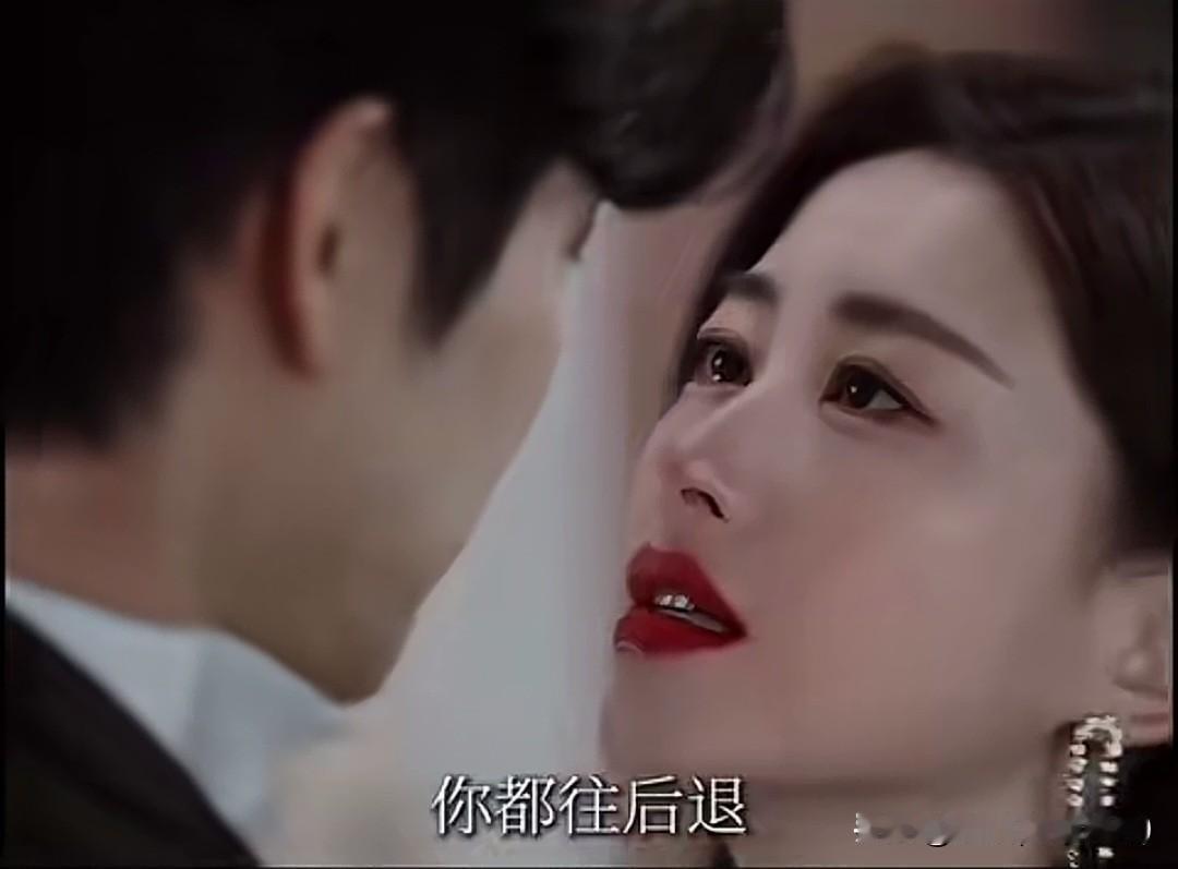 情人
文/刚柔

不是火焰，是燃不尽的薪柴
不是潮水，是漫过堤坝的海
每一次靠近