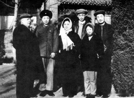 1973 年 2 月 17 日深夜 11 点半，老人家在中南海书房里会见美国国务