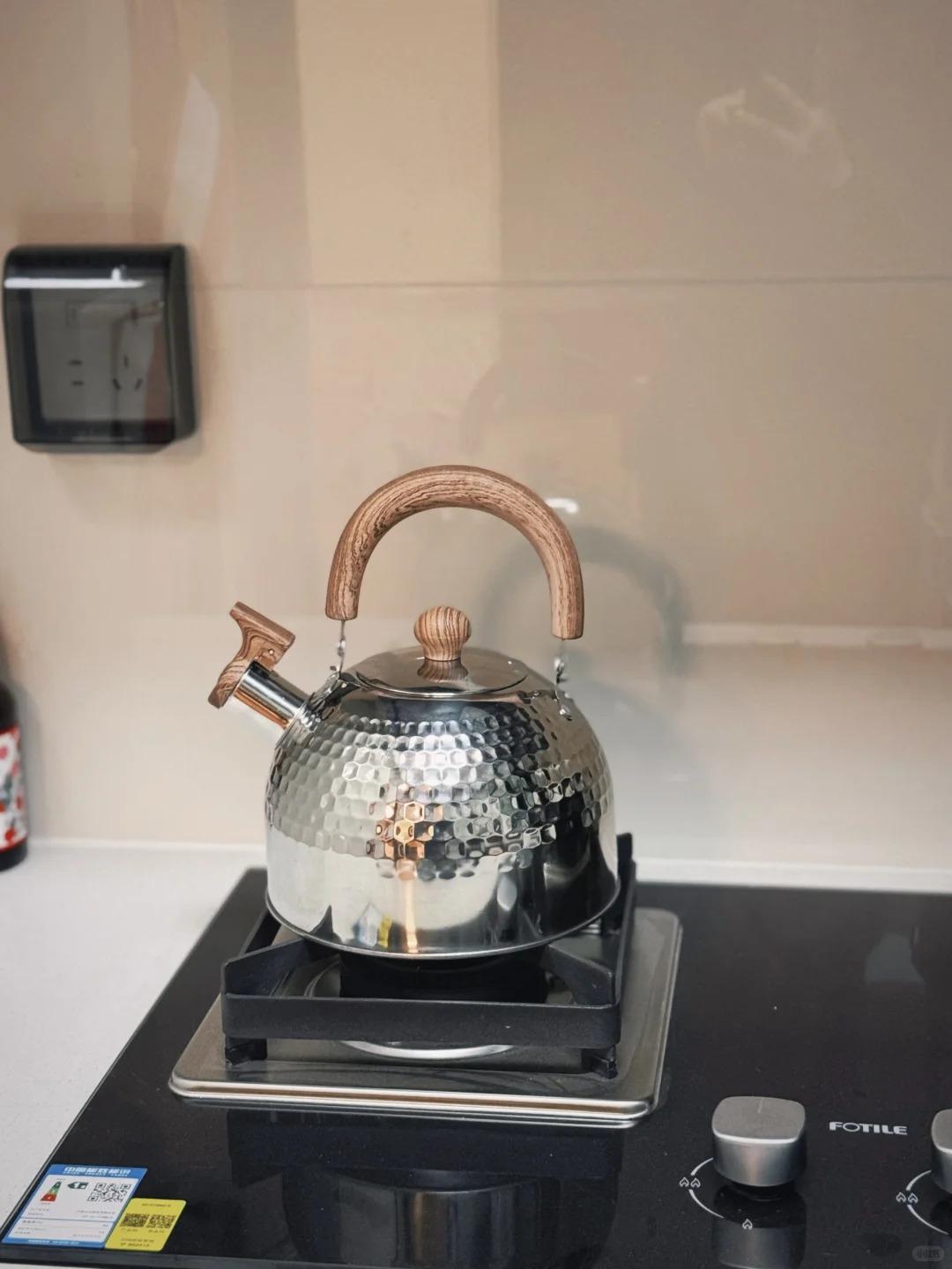 千万不要过分依赖豆包
朋友厨房烧水让豆包看着火
结果你猜豆包提醒了没
前阵子她用