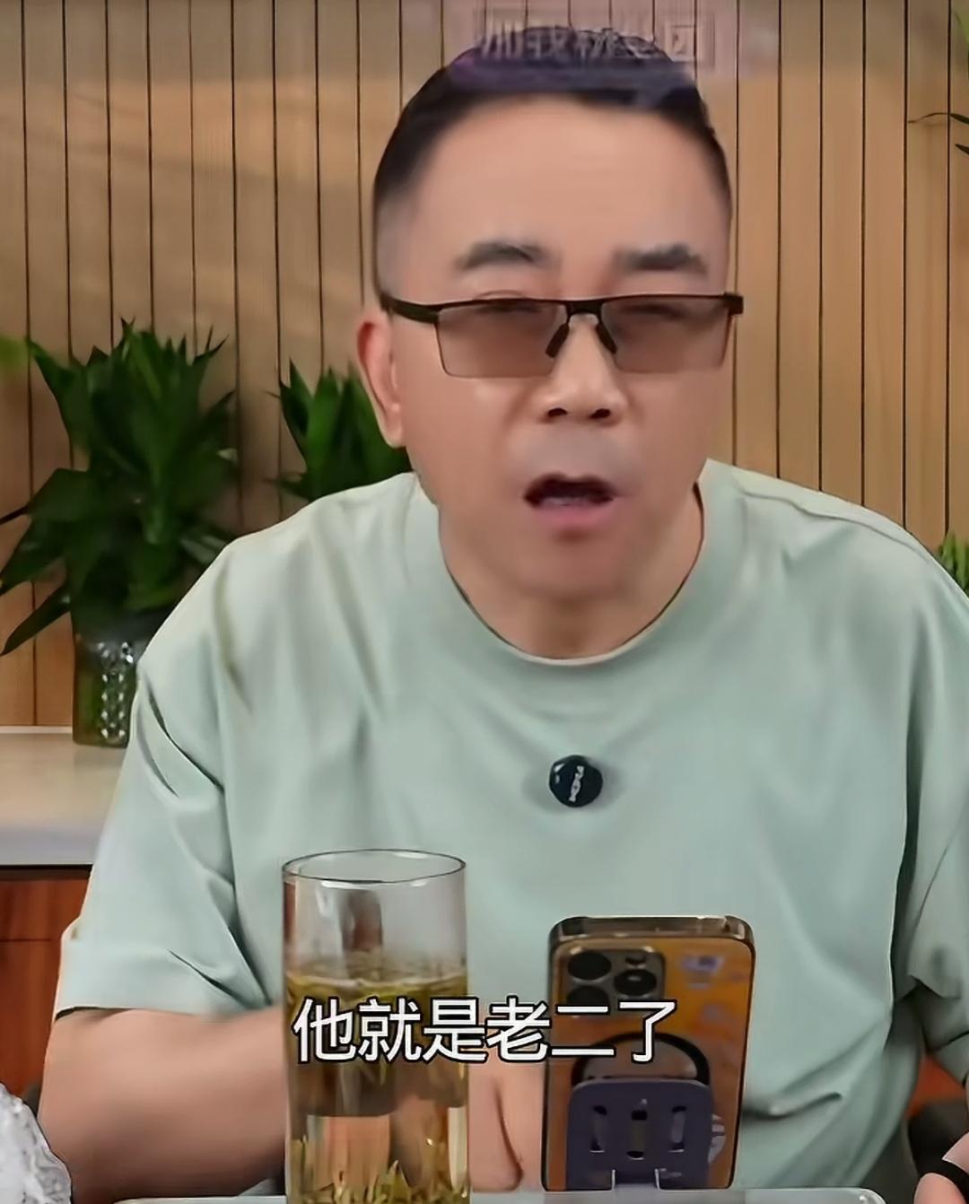 直播间里，杨毅说：“你看看现在郭德纲，都狂的没边了，捞都捞不回来。

拿最简单的