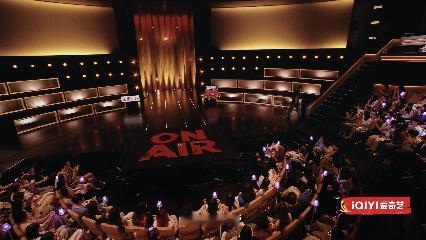 林简七演着演着人走了喜剧之王单口季以为是悲情收尾，结果是无厘头出逃，林简七的舞台