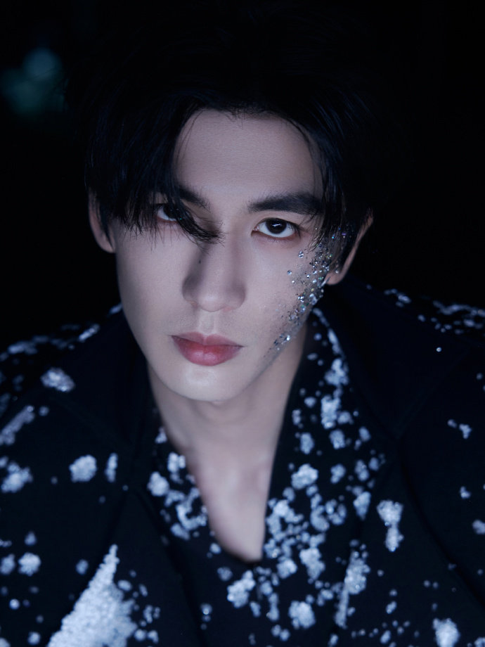 张凌赫元气 张凌赫祝十一月快乐 张凌赫元气，是满分chill感的凌赫上线送祝福啦