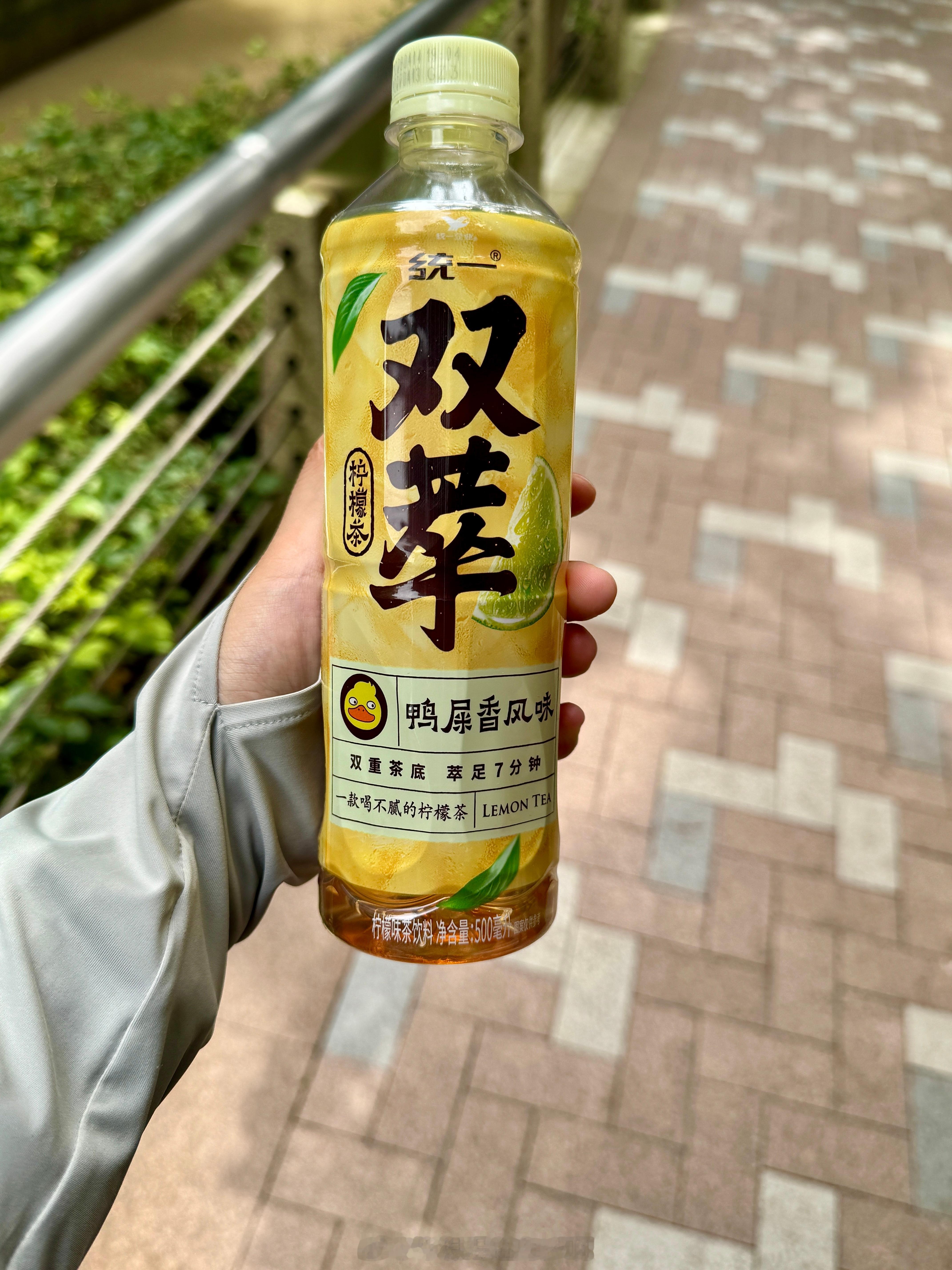 一般好喝吧，没有维他那款柠檬味和茶味浓，今天没看见瓶装的维他 