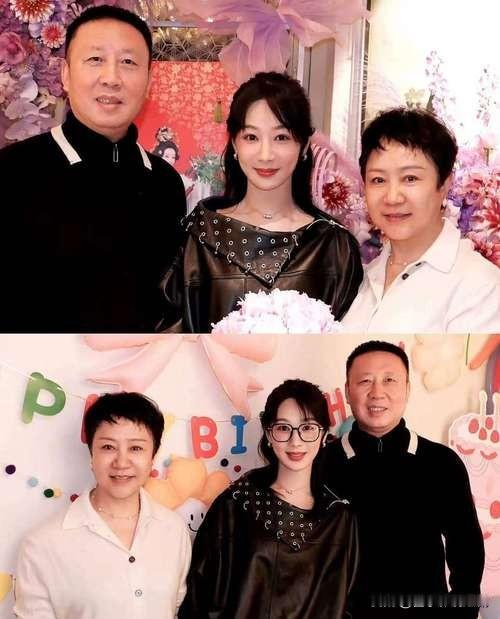 杨紫在第31届白玉兰奖庆功宴上晒出的全家福，没有奢华布景，却满溢着最戳人的烟火温