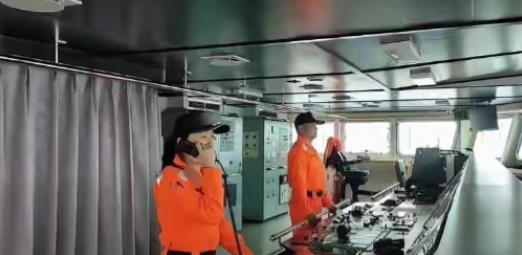 太离谱了！台海巡船在东沙被我海警船堵得不敢动，情急之下居然喊出"你们回去争取民主