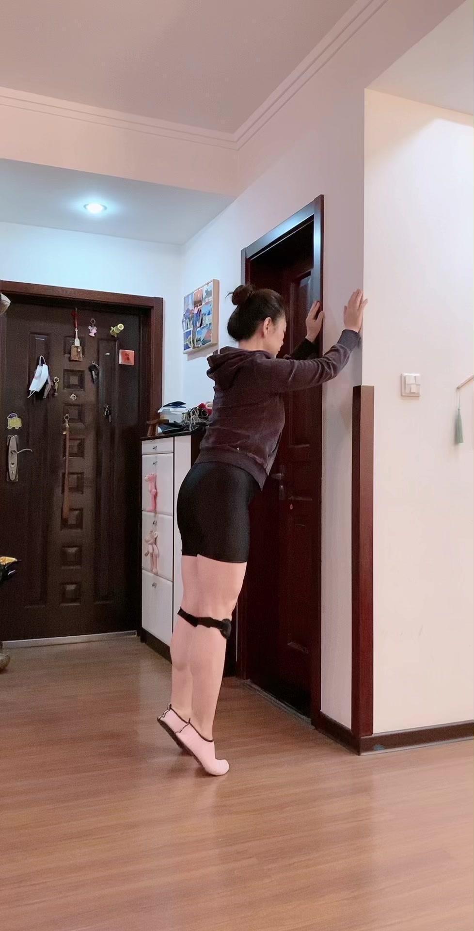 想让走路又稳又有劲儿？试试这两个下肢训练动作，每天30分钟，一周就能看到变化～