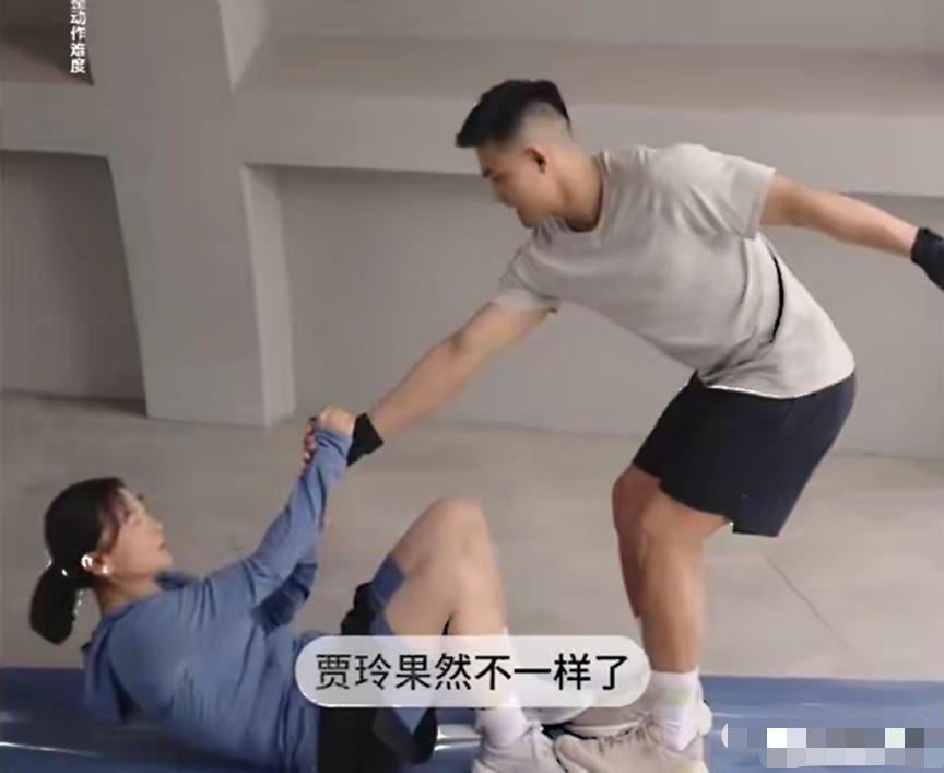 贾玲宣传活动，男女搭配，可是掀不起一丝风浪。 ​​​