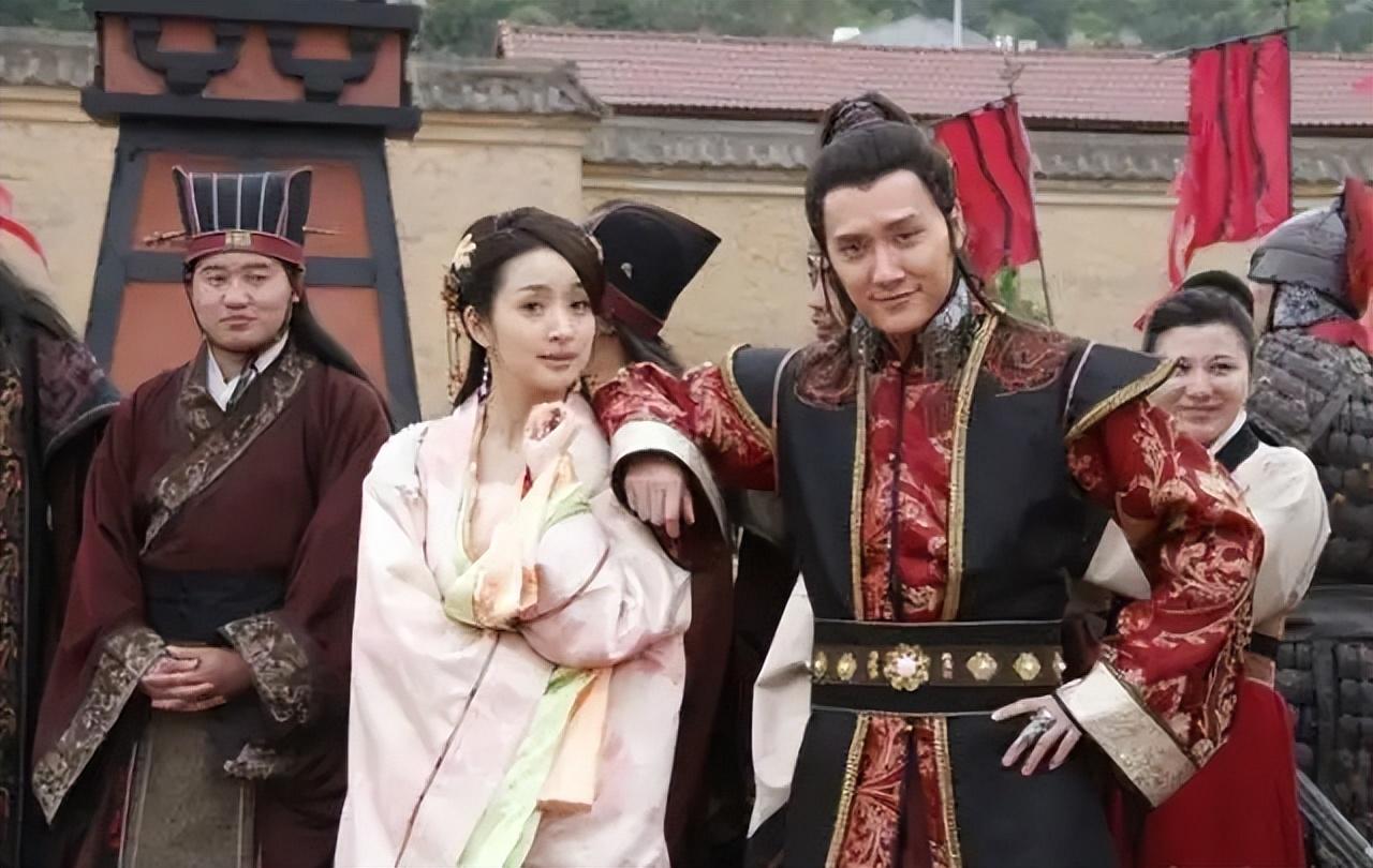高澄这小子相当聪明，在他睡了他爹女朋友郑大车事发之后，知道自己再不搞点正事，将来