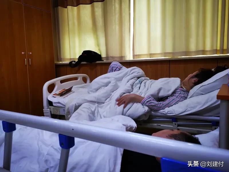 你如何看待司机带病妻跑车 你如何看待司机带病妻跑车？这事儿着实令人百感交集。从情