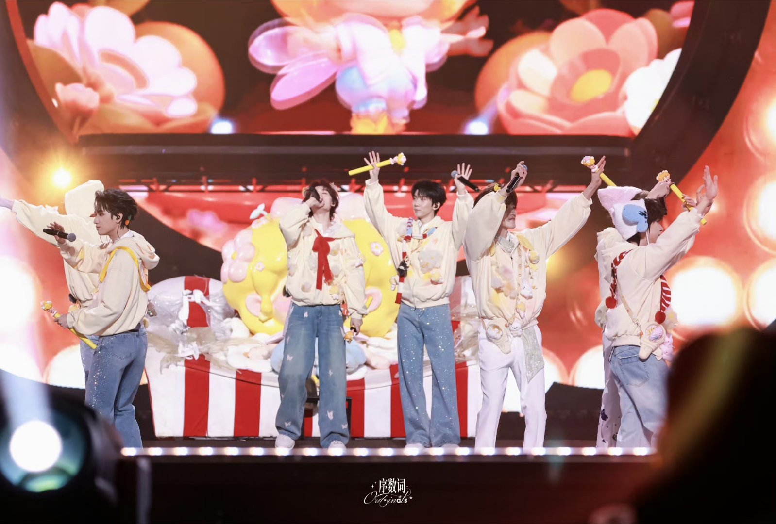 时代少年团 🍿时代少年团爆米花 🍿名创优品全球代言人时代少年团 “破碎的世界