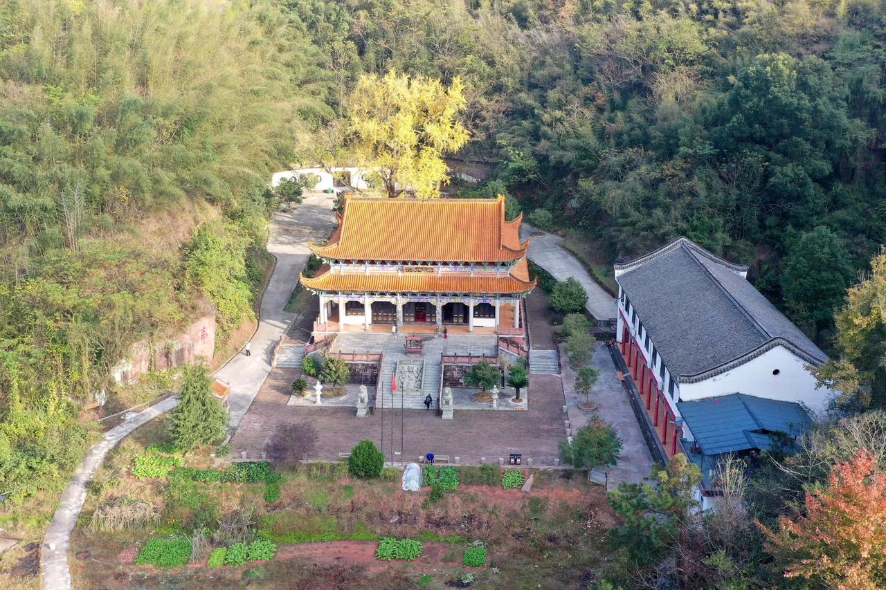 初冬时节，航拍湖南衡阳县石市镇宇石禅寺。禅寺占地100余亩，始建于唐代，距今已有