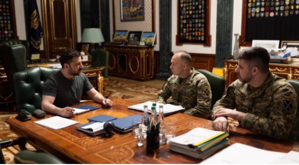 7 天 8000 人！泽连斯基讽俄军 “送人头”：天气给了优势仍夺地无果，指挥官