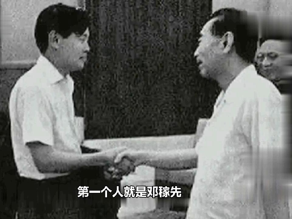 1971年杨振宁首次回国访问，第一个要见的人是邓稼先