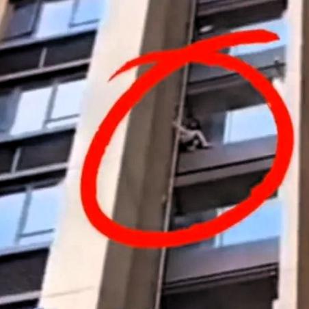 “白嫖成功了？”
2022年9月，山西一名男子租了多间房屋收留“失足女”，靠抽取
