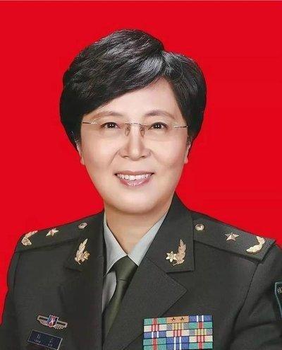 1988年，浙大教授23岁的女儿被保送清华。在旅游途中，她爱上35岁的酒厂工人，