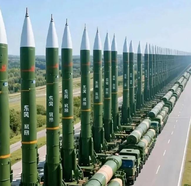 2月4号，央视军事报道说，我们东部战区沿海的导弹，“全时”竖立！
什么意思？就是