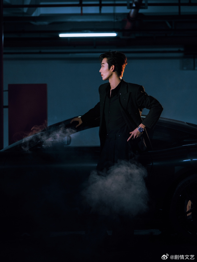 姚冠宇黑西装焊在身上好了姚冠宇的西装穿搭公式抄作业姚冠宇亲身示范满分西装穿搭，一