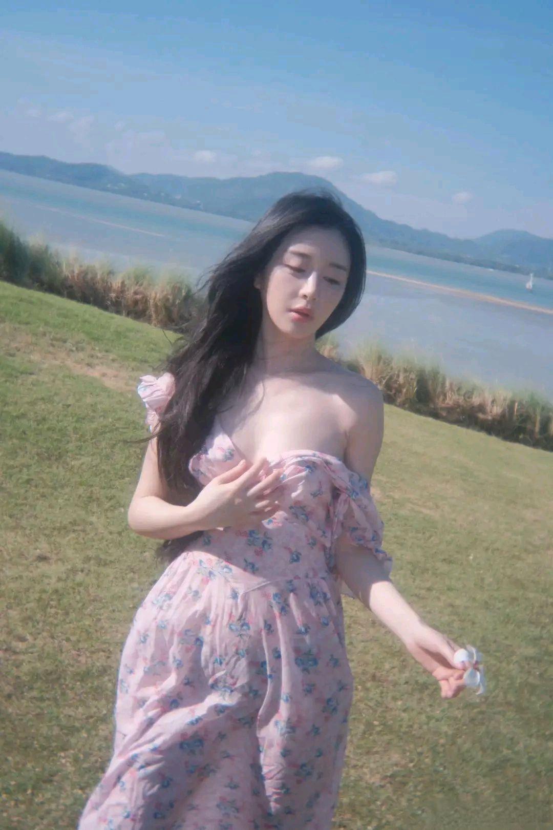 周子然[玫瑰]，虽然一直不🔥，但也确实算“女菩萨”啊[尬笑]