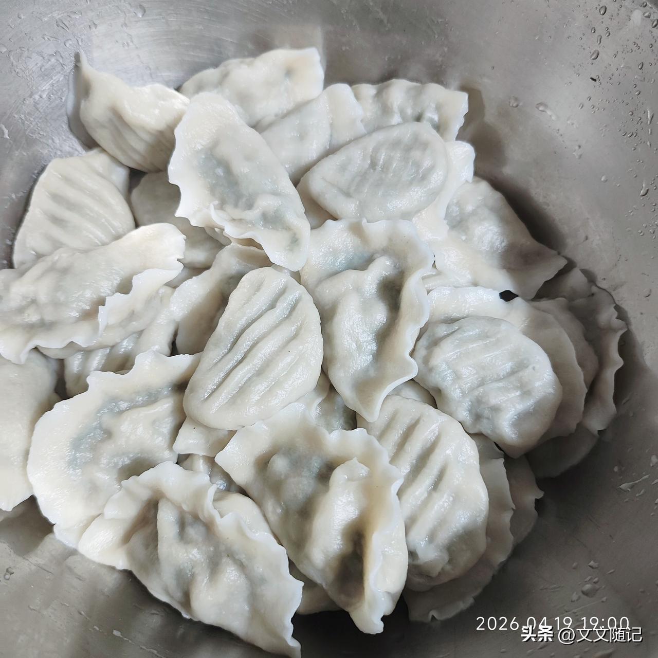 每天的工作满满当当
每天上班第一件事就是期待下班
但是十几个小时
就得一分一秒的