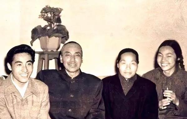 2002年，62岁的庄则栋突然给徐寅生、李富荣、张燮林三人寄去一封亲笔信。信里没