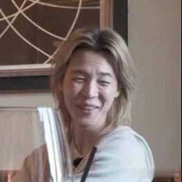 套丑而不自知 他真的是95年吗？赶脚像85 
