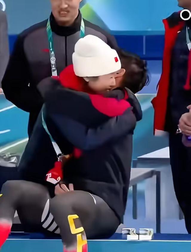 李琰，是宁忠岩的教练，她有着外国人尊崇的“神龙腾飞”的绰号！
李琰出生在黑龙江宝