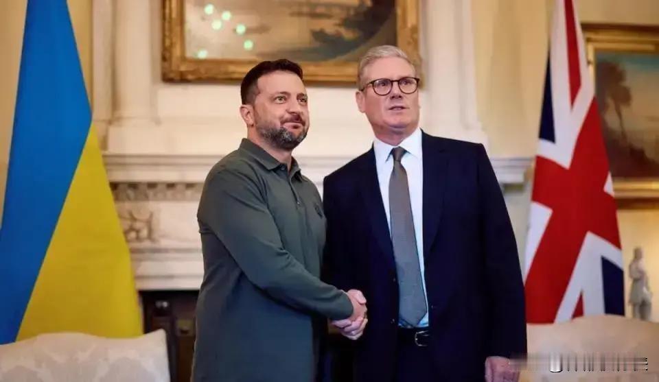 欧洲有些人的脑子不知道怎么想的？英国首相斯塔默率先同意用自家扣押的80亿大毛资产