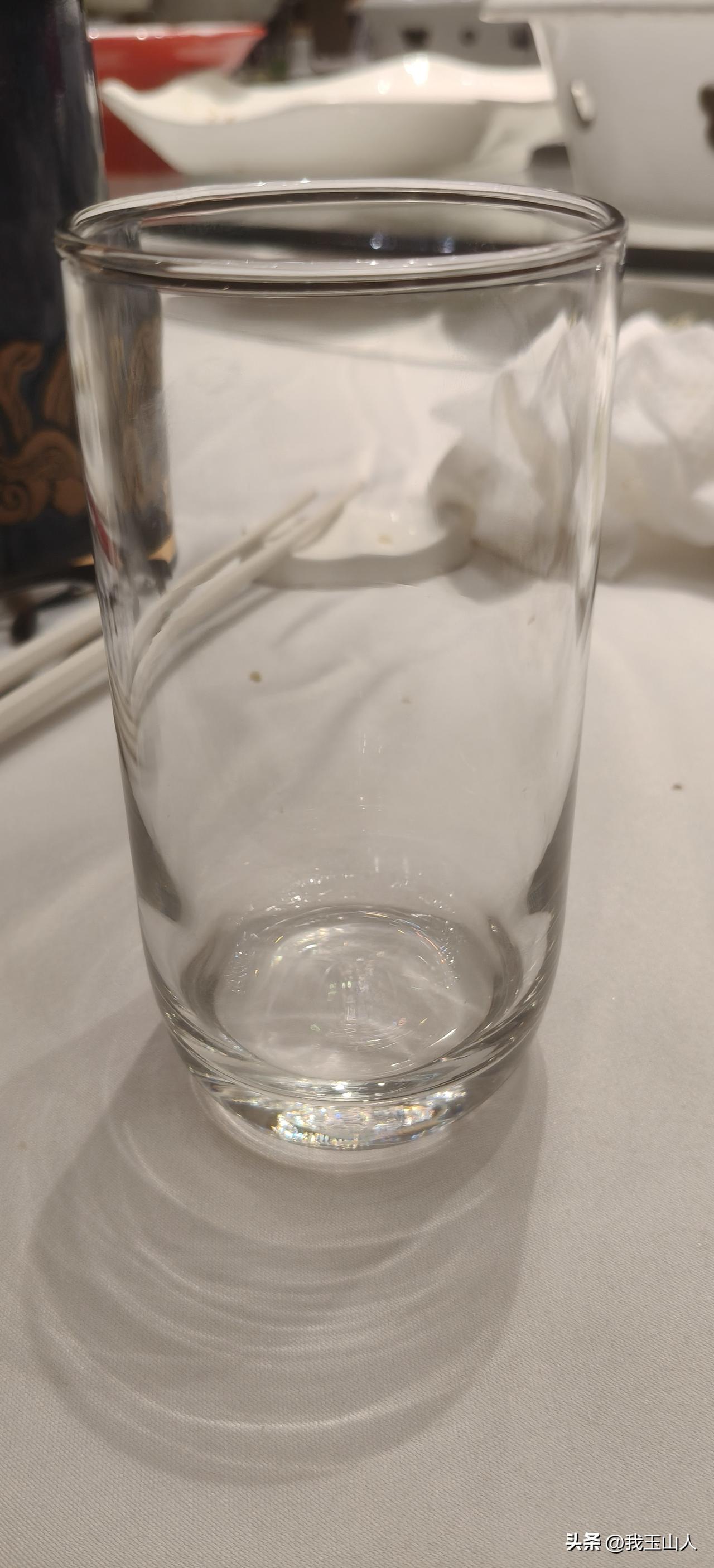 平生只认识两位姓官的，一位是国内的，一位是马来西亚的。不意上午来了个国内的官，下