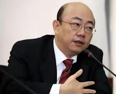 近日，台湾时事评论员郭正亮说：我发现同样是外国军舰擅闯南海，中国对日本的的态度和
