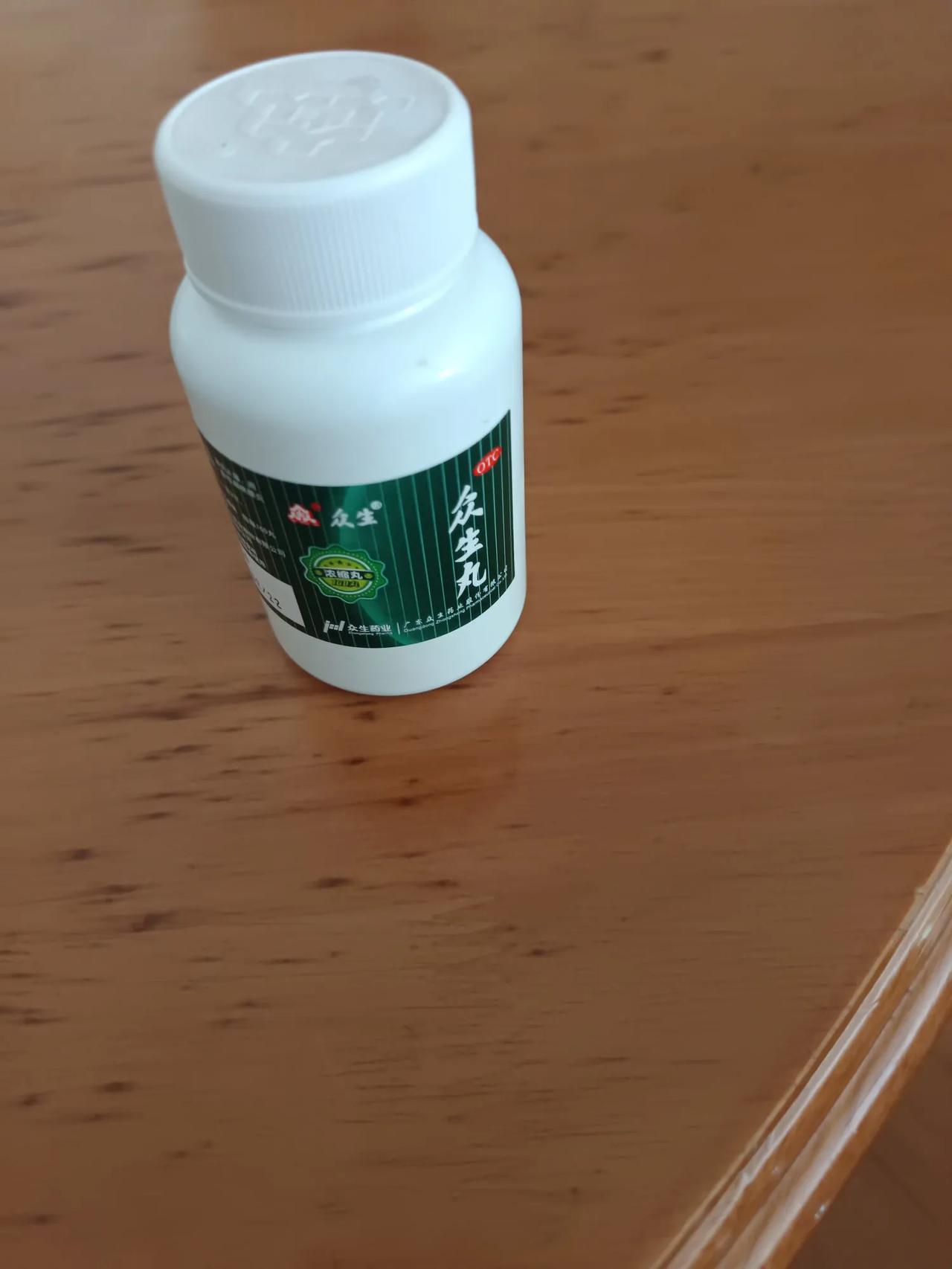 没妈的孩子像根草。
    今天我见到隔壁的男孩很不开心的样子，问他为什么早晨就