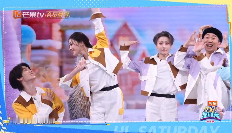 拍照定格游戏里，娜扎一舞新疆舞，标准动作定格超有范，秒杀比赛，感染力满分！