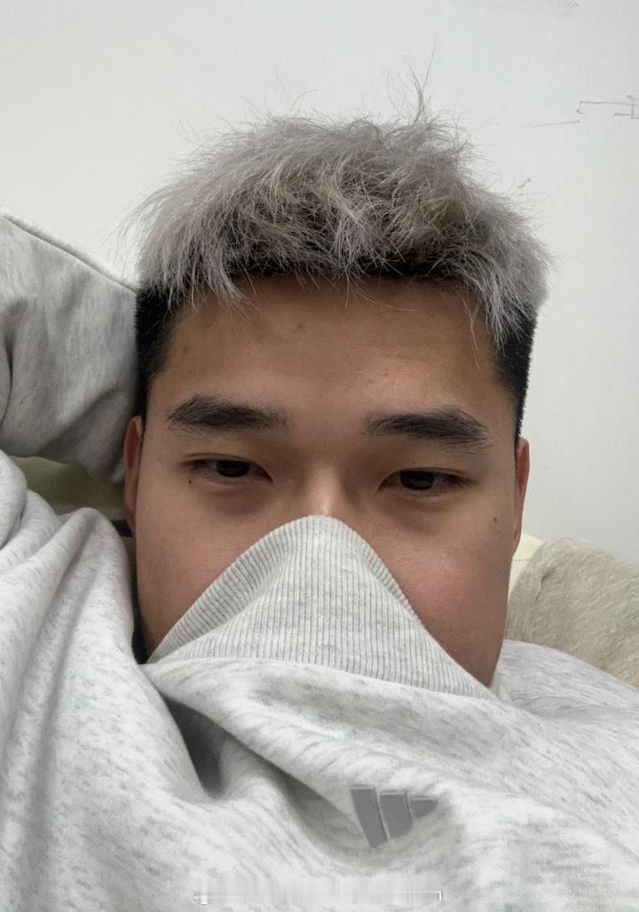 到现在还没接到B站的电话，今年我们应该是没拿上百大，有往年到现在还没接电话但补发