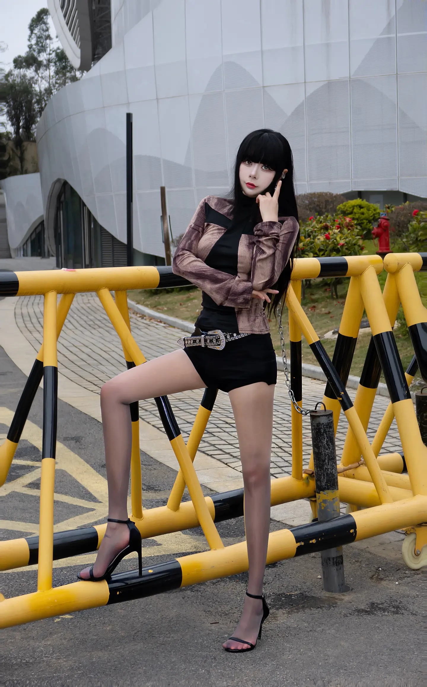 做她的朋友也好 做她的兄弟也好 做她的什么都好 别做情人就好