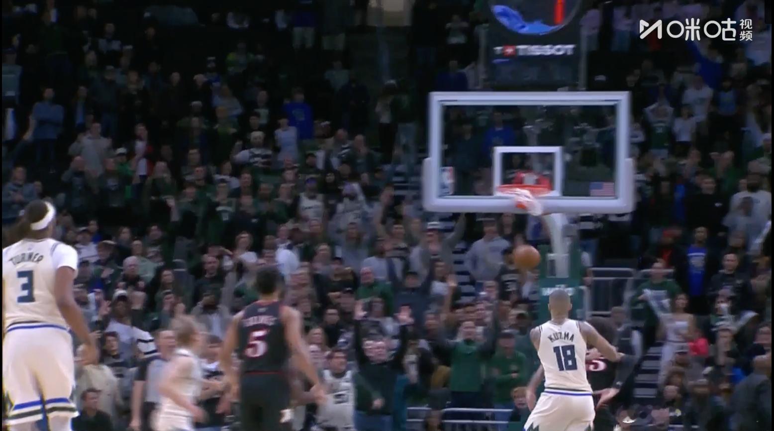 雄鹿加时不敌76人。。 