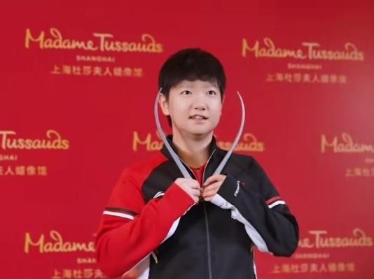 看到孙颖莎蜡像即将亮相上海杜莎夫人蜡像馆的消息，真的打心底里替莎莎开心！

7月