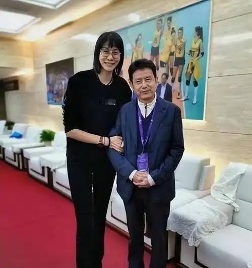 1992年陈忠和的第一任妻子因背包带勾住了火车，而被卷入火车下不幸而亡。3年后，