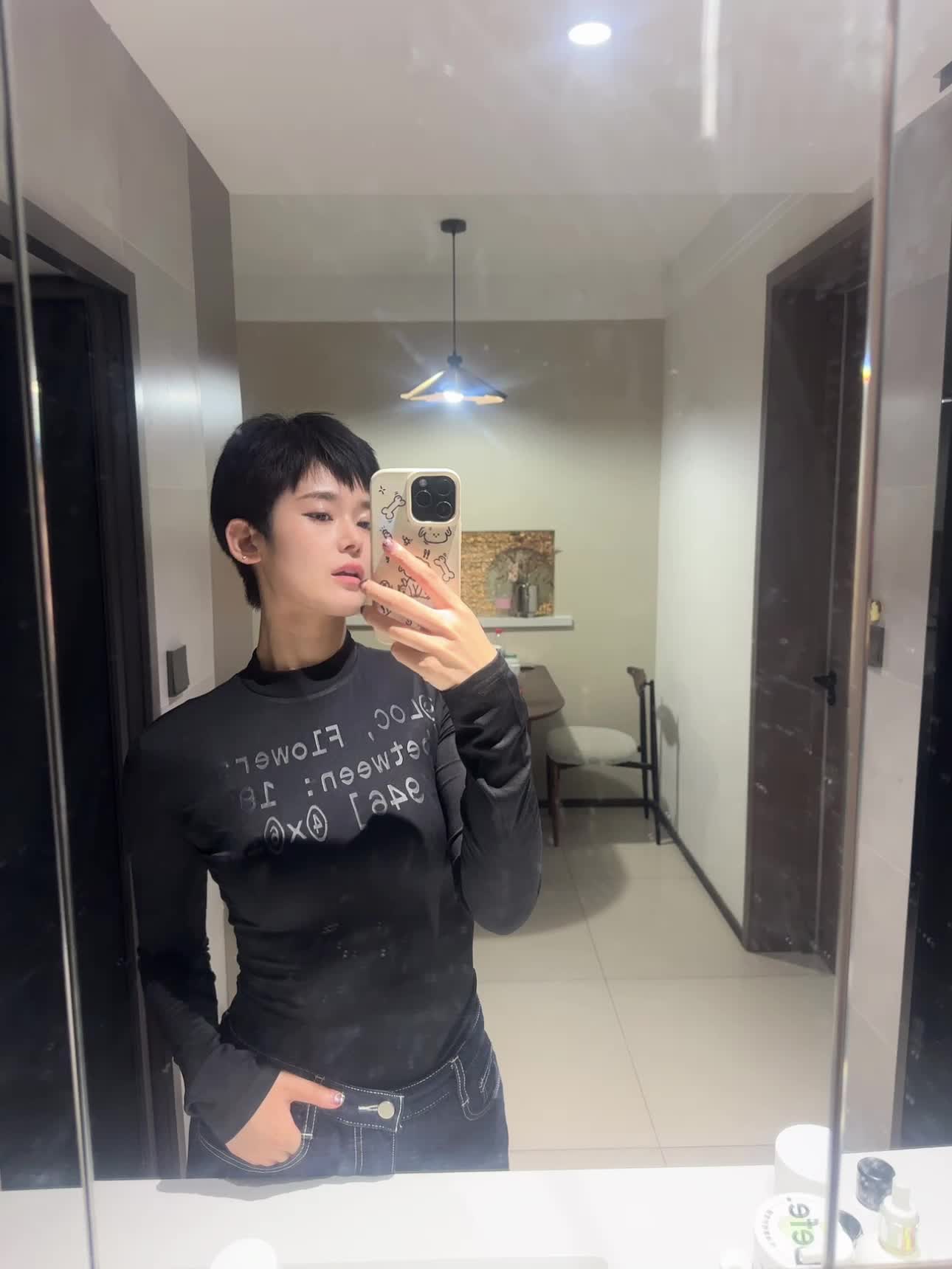 喜欢秋天    大概是因为秋天最像人生    虽万分温柔  骨子里却藏着孤独