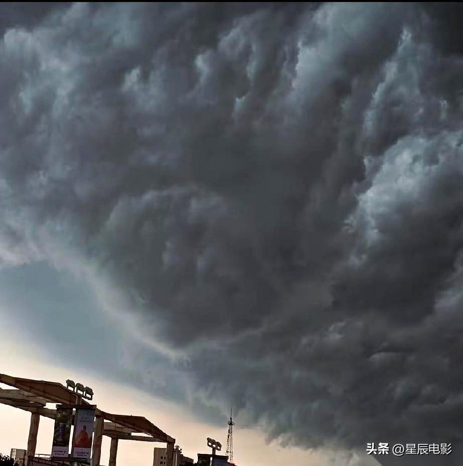 今天就是8月7号立秋了，奉劝各位一句：中午到下午六点之前，能不出门就别出门。千万