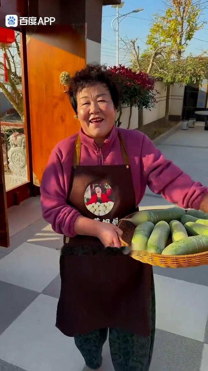 萝卜咸菜。
带你们看看山东妈妈不用盐杀水就能腌出清爽脆口的萝卜咸菜。好脆，这两天