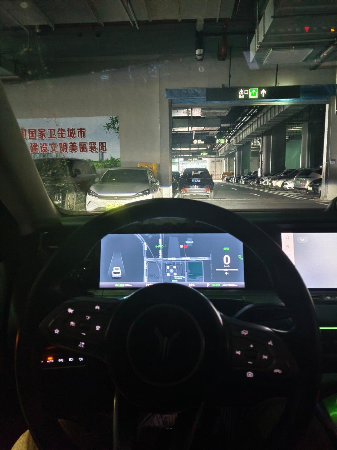 感觉最近几个月来高铁站接人格外频繁  ​​​