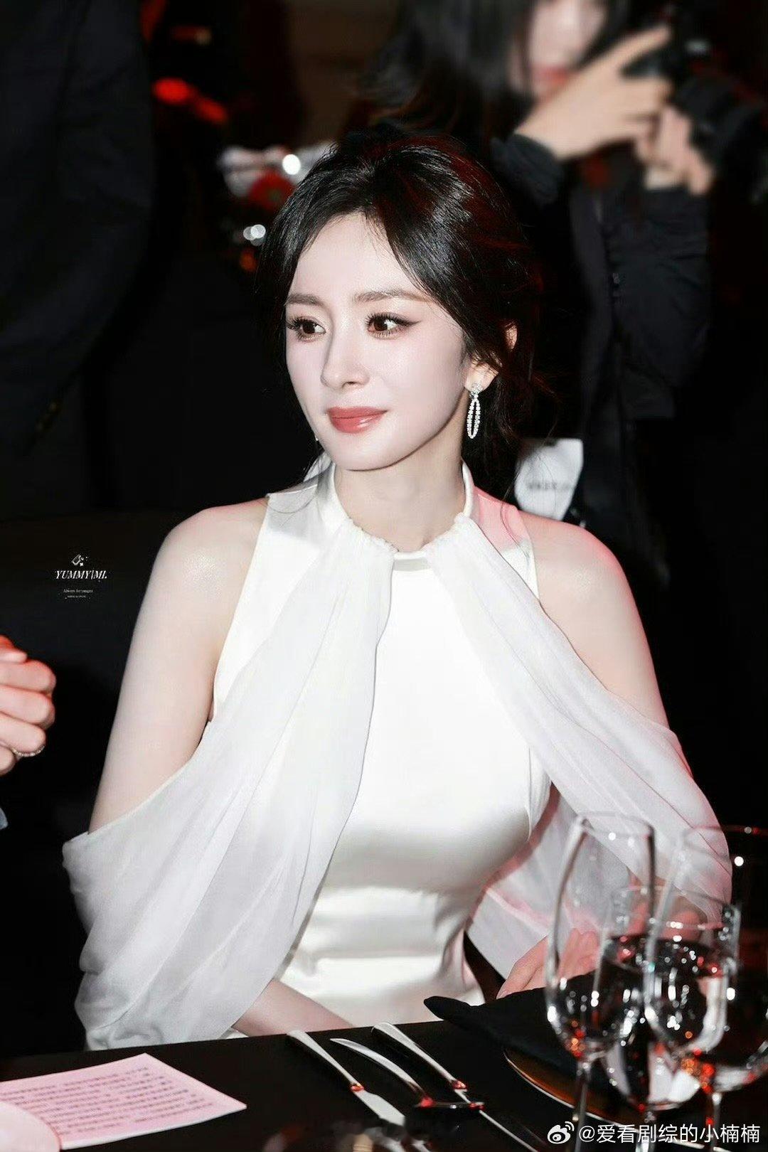 杨幂这个称号秒了一切杨幂刘冲熟人热聊 杨幂 ​ ​​​
