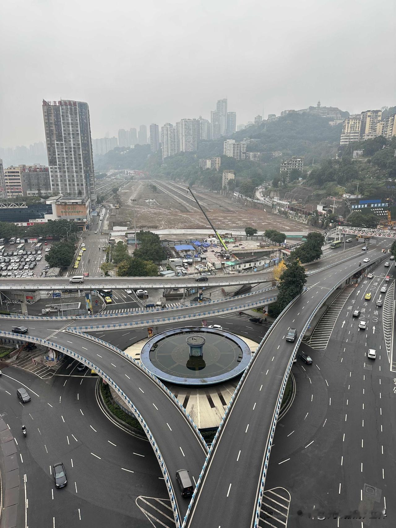 12月25日，重庆菜园坝火车站，正式开工建设的大好日子！不过，我上午和下午都去看