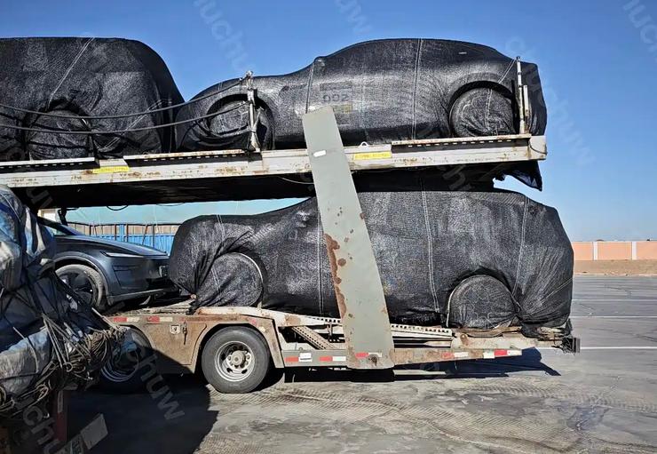 小米新车三箭齐发 谍照大量曝光
三排家庭增程SUV——YU9
小米YU9是一款三