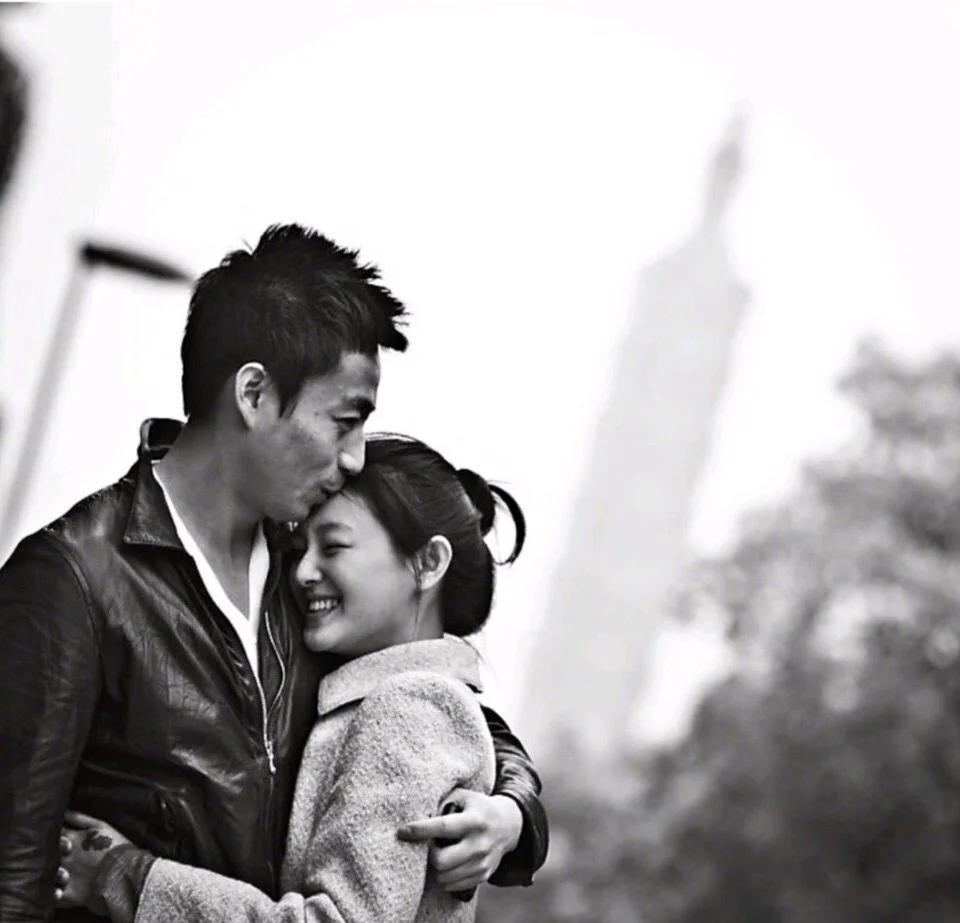 引爆汪小菲的，根本不是什么新鲜感，而是一场蓄谋已久的“情感谋杀”。
当一个家，只