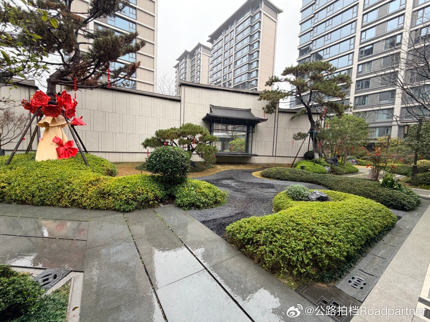 烟雨江南，小桥流水，今天来空置的小区看了一眼，环境还是真不错，要不搬过来？