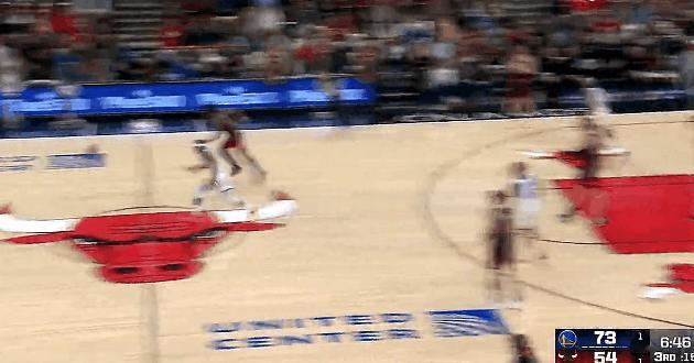 真香！斯潘塞要朝着三双去了！
在今天NBA常规赛勇士对阵公牛的第三节比赛中，斯潘