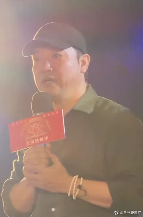 贾冰向蒋奇明致敬贾冰说蒋奇明是大演员了呜呜呜呜！贾冰说蒋奇明是大演员“奇明，向你