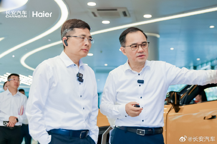 海尔周云杰与长安朱华荣同框 这么跨界？海尔周云杰与长安朱华荣两位高管跨界微博互动