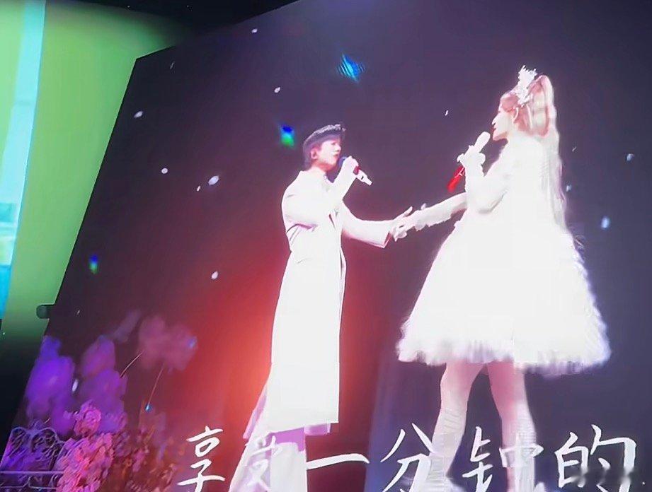 张杰叫谢娜公主张杰谢娜梦回09年跨年演唱会 张杰叫谢娜公主，好甜啊张杰谢娜合唱