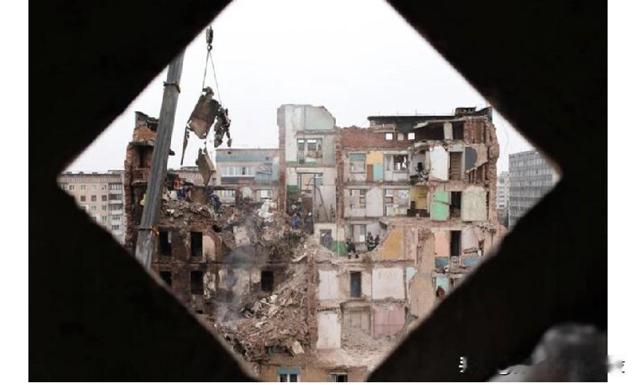 欧洲领导人争相回应美国的乌克兰和平计划。欧洲领导人正在南非开会，讨论美国结束俄乌